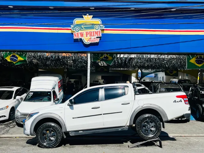 Mitsubishi L200 Triton Sport Outd. GLX 2.4 4X4 Mec. 2020