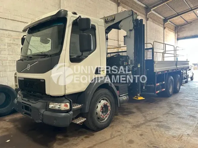 Caminhão VM 270 6×4 Ano 2019/20 Munck TKA 52.700  