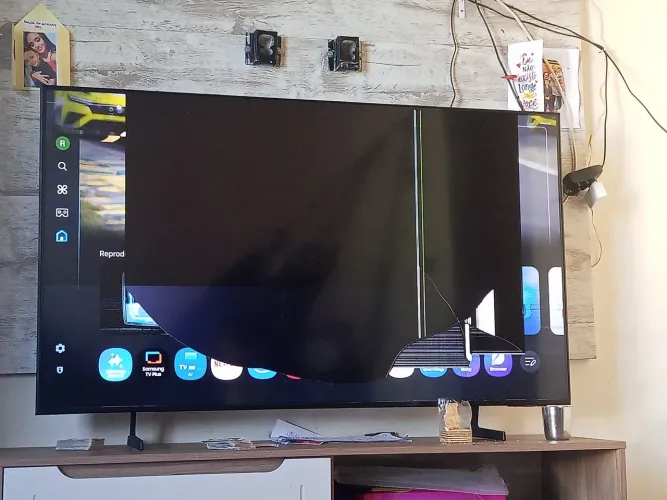 Vendo uma tv de 55 polegadas da Samsung com defeito
