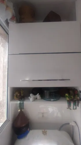Armário branco lavanderia