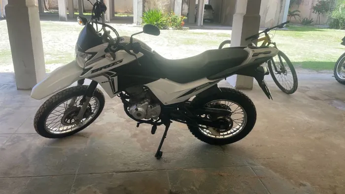 Alguém de moto bros 