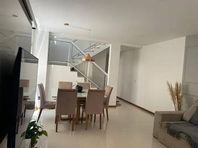 belíssima casa de 4 quartos, 3 suítes, a venda na Região Oceânica - Itaipú - Niterói