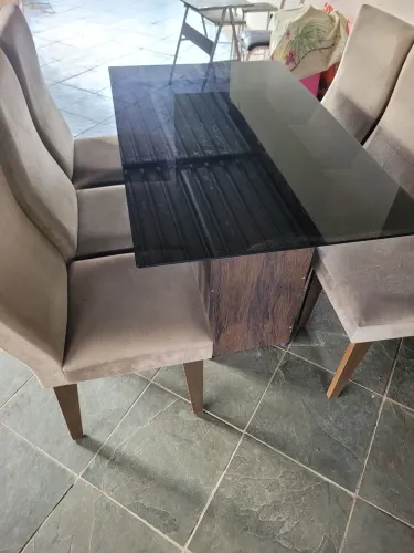 Mesa com 6 cadeiras