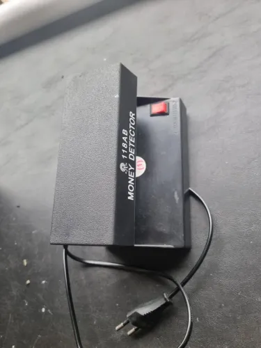 Detector De Nota Falsa Identificador Cédula Dinheiro UV Luz Negra Lâmpada Testador 118AB