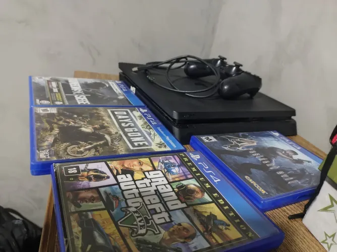 Vendo ps4 -troco em iphone do 12 em diante. 