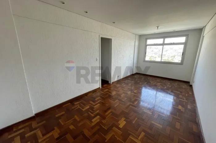 Apartamento com 03 quartos, 01 vaga para locação no bairro Nova Suiça, BH.