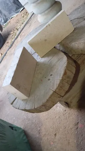 Tijolo e plaquetas refratárias