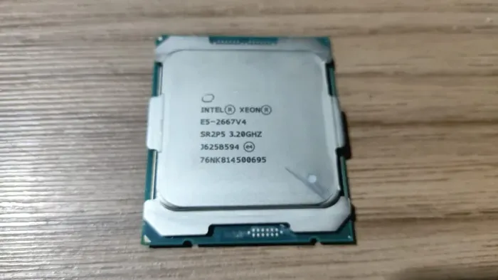 Processador Intel Xeon E5-2667 v4 3.20Ghz Sr2p5 Lga 2011-v3 Quinta Geração