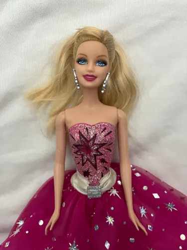 Boneca Barbie Moda e Magia