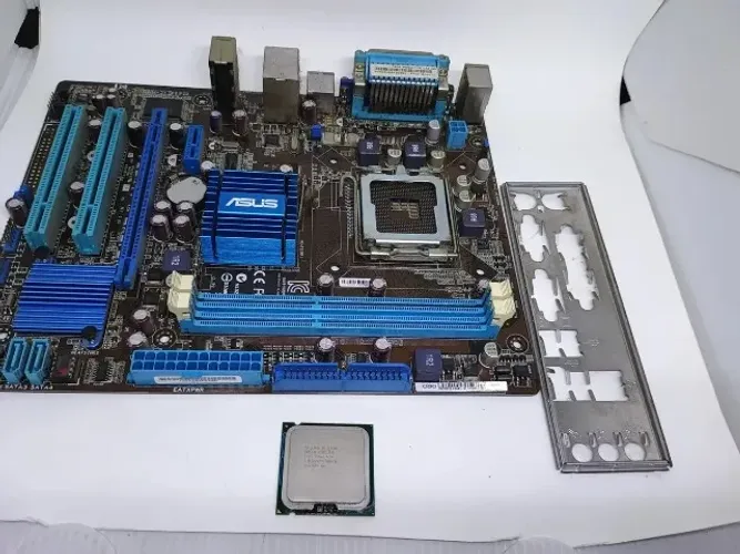 Kit Placa Mãe ASUS P5G41T-M LX2/BR + Intel Xeon X5450