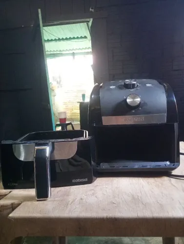 Vendo e Entrego. Air Fryer Itatiaia 4 litros... Valor 350,00 a 300,00 Energia 110 .