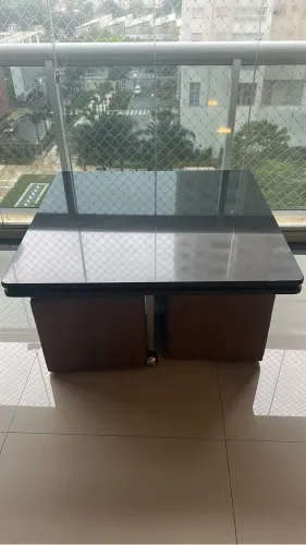 Vende-se mesa de centro com Puff