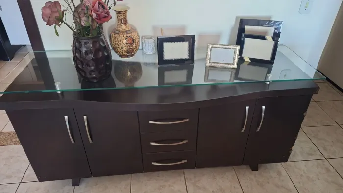 Vendo belo Buffet de sala de jantar ou estar!!