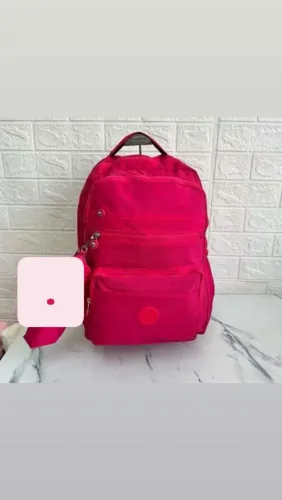 Mochila semi nova para faculdade, viagem, escola..