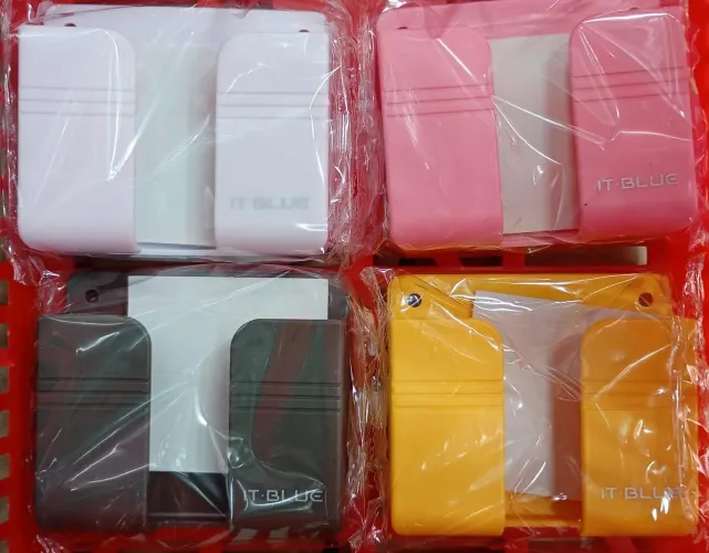 Suportes para carregar celular ao lado de.tomadas!