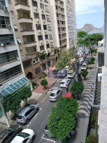 Apartamento na quadra da praia com 4 dormitórios, 2 suítes e 2 vagas de garagem à venda, 2