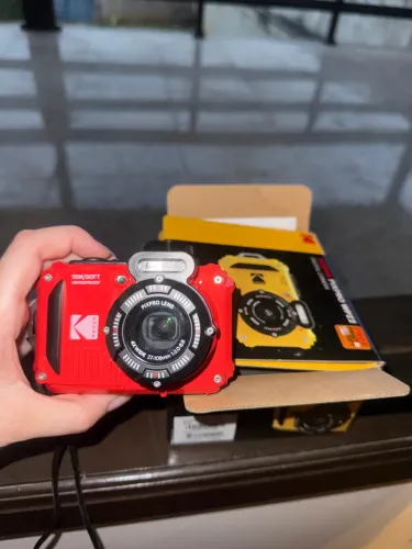 Câmera Kodak PIXPRO WPZ2 Vermelha - Usada Apenas 1 Vez + Cartão de Memória