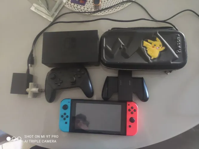 Nintendo Switch V2 + Controle Pro Original + Super Mario Odyssey