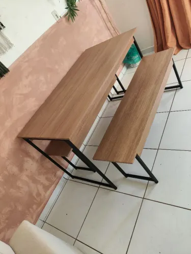 Mesa estilo industrial com 2 banquetas ? excelente estado