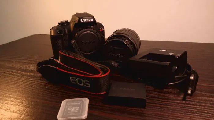 Camera canon t100 