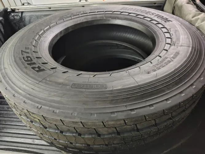 Pneus 275/80R22.5 Novo zero.