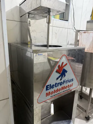 Máquina de sorvete e açaí