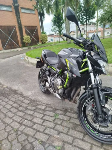 Vendo Kawasaki Z 650 bem conservada
