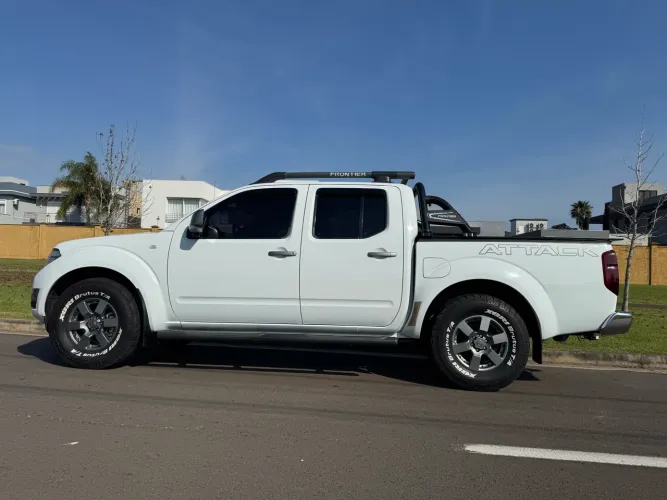 Nissan Frontier SV AT. CD 4X4 2.5 TB Dies. Aut. 2016