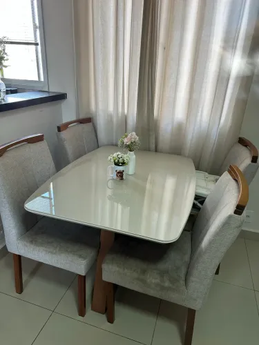 Mesa de Jantar 4 cadeiras