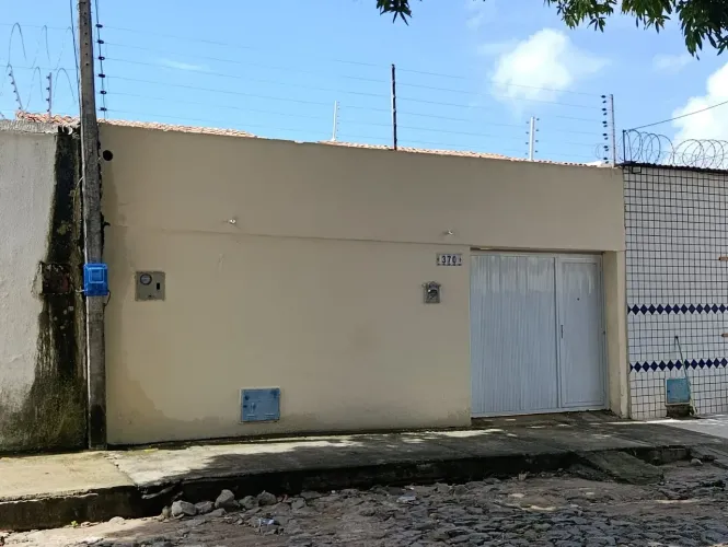 Casa para Alugar na Sapiranga | 3 Quartos | Suíte | Quintal | Próxima à Washington Soares