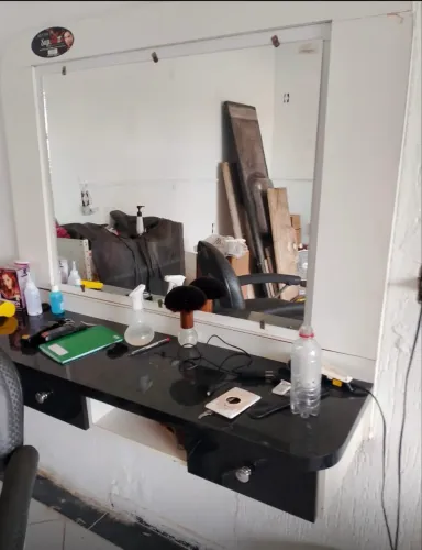 Vende-se penteadeira salão usada *