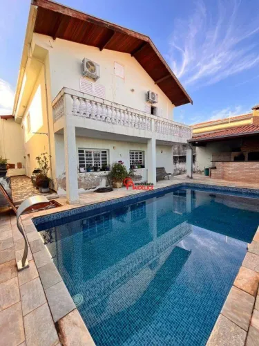 Casa com 4 dormitórios à venda, 250 m² por R$ 800.000 - Vila Brasil - Santa Bárbara D'Oest