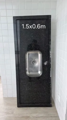 Bancada de cozinha em granito Ubatuba com Cuba inox