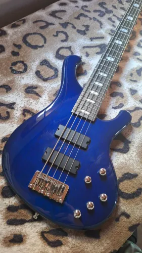 Baixo (ativo 5 cordas SAB-550 Strinberg