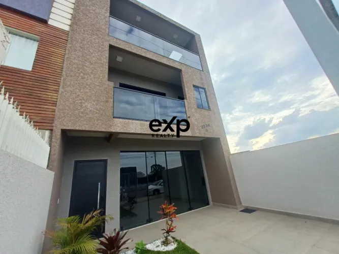 Triplex de Alto Padrão no Bairro Pioneiros | Fazenda Rio Grande