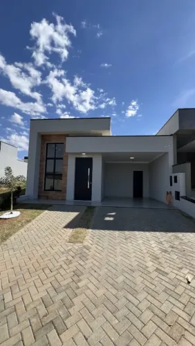 Casa em Condomínio para Venda, 3 dormitórios, 1 suíte, 2 banheiros, 4 vagas