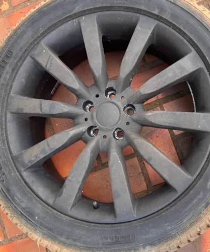 JOGO DE RODAS COM PNEUS PIRELLI