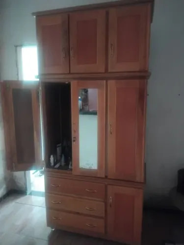 Vendo guarda roupa com maleiro