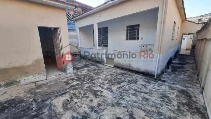 Casa condomínio fechado - 3 quartos - vaga de garagem - quintal - Madureira/RJ