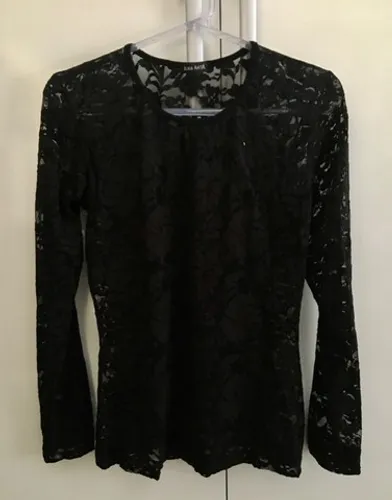 Linda Blusa de Renda Preta / Ilha Rata