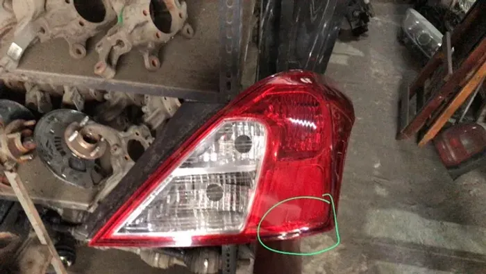Lanterna Direita Nissan Versa 2016 (c det)