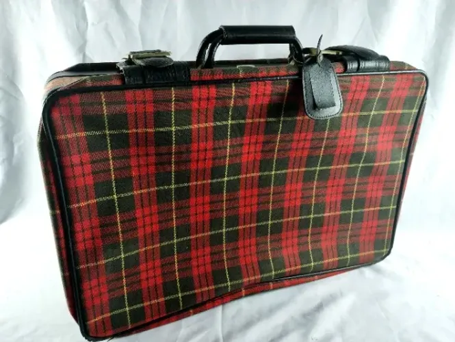 Antiga Mala de Viagem Marca IKA