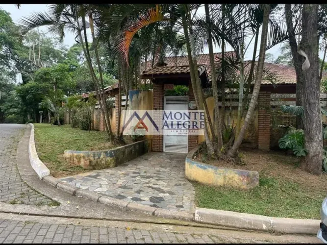 Casa residencial à venda no bairro Sete Praias com 200m² e 4 dormitórios/quartos.