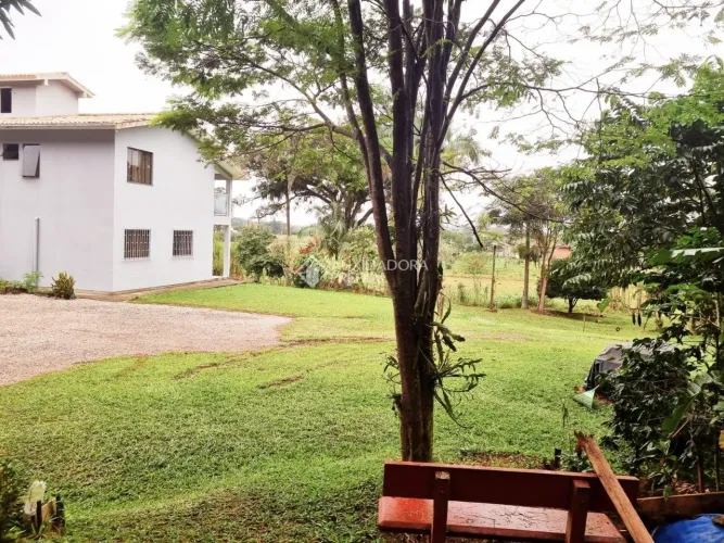 Sítio com 4000m², casa com 3 quartos em Garopaba com matrícula