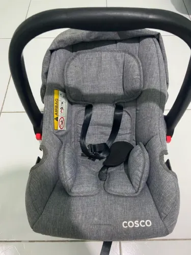 Vende-se bebê conforto cosco