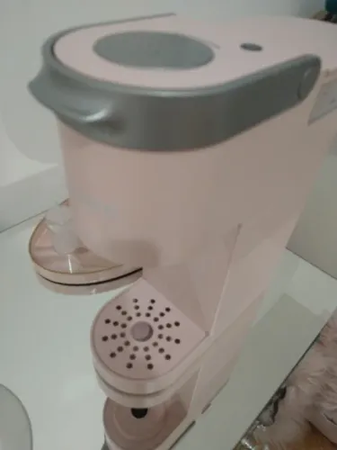 Cafeteira Keurig semi nova Importada dos EUA cor Rosa rarissima 110v. Tem a caixa e tudo
