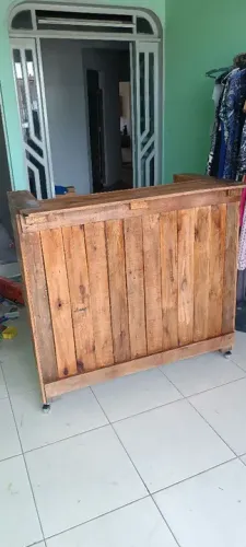 Balcao de madeira rústica