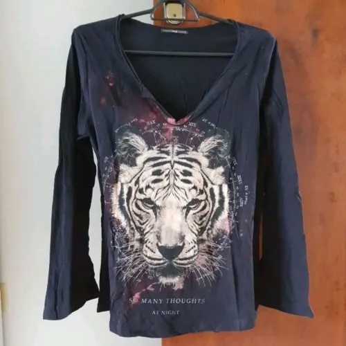 Camiseta Feminina de Manga Comprida Desenho Tigre Tamanho P - Marca CANAL