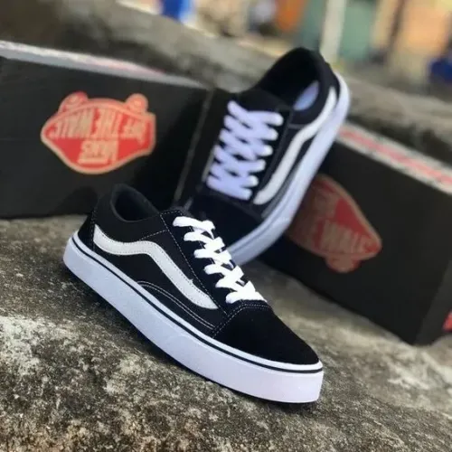 Tenis vans classico school?  