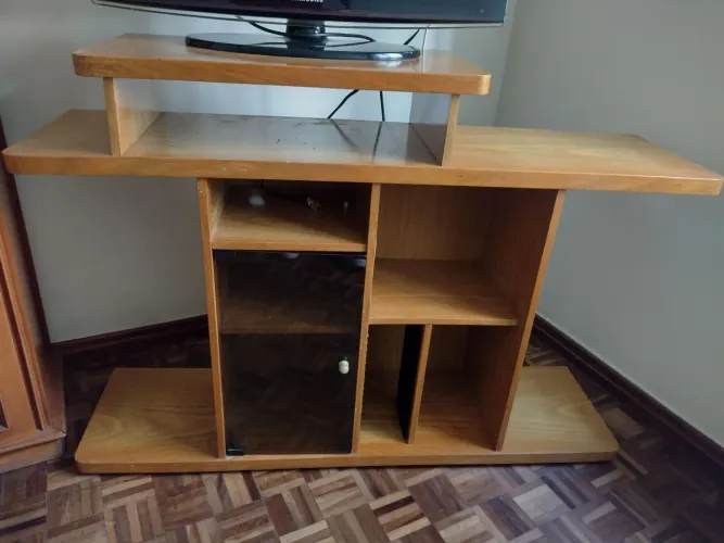 Rack para TV e som em madeira cerejeira